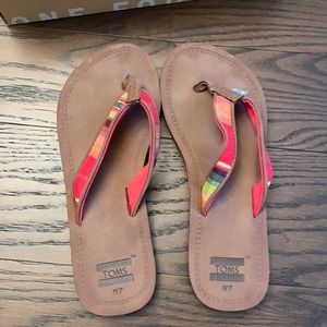 Tom’s Solana flip flops